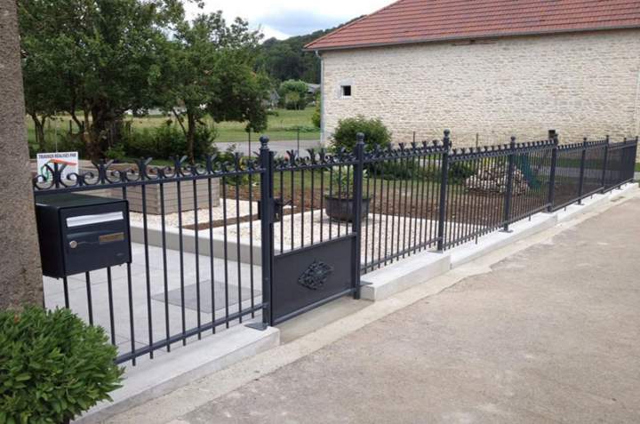Clôtures en métal Besançon